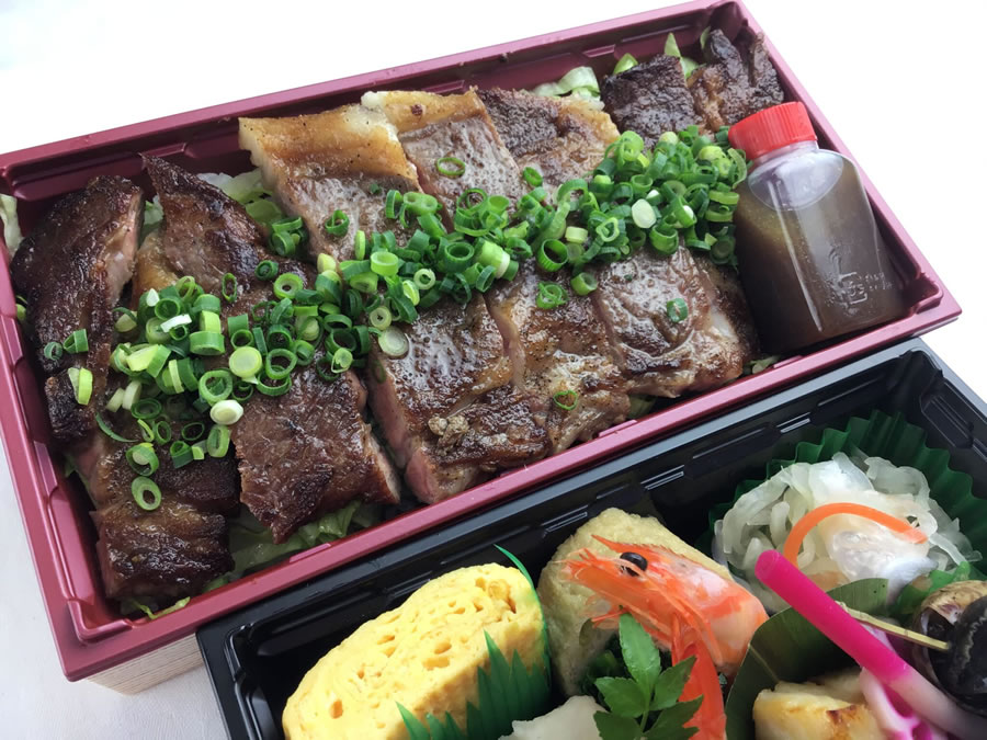 十勝若牛ステーキ弁当(おかず付き)3,000円